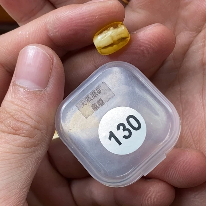 蜜蜡未镶嵌珠宝奇石