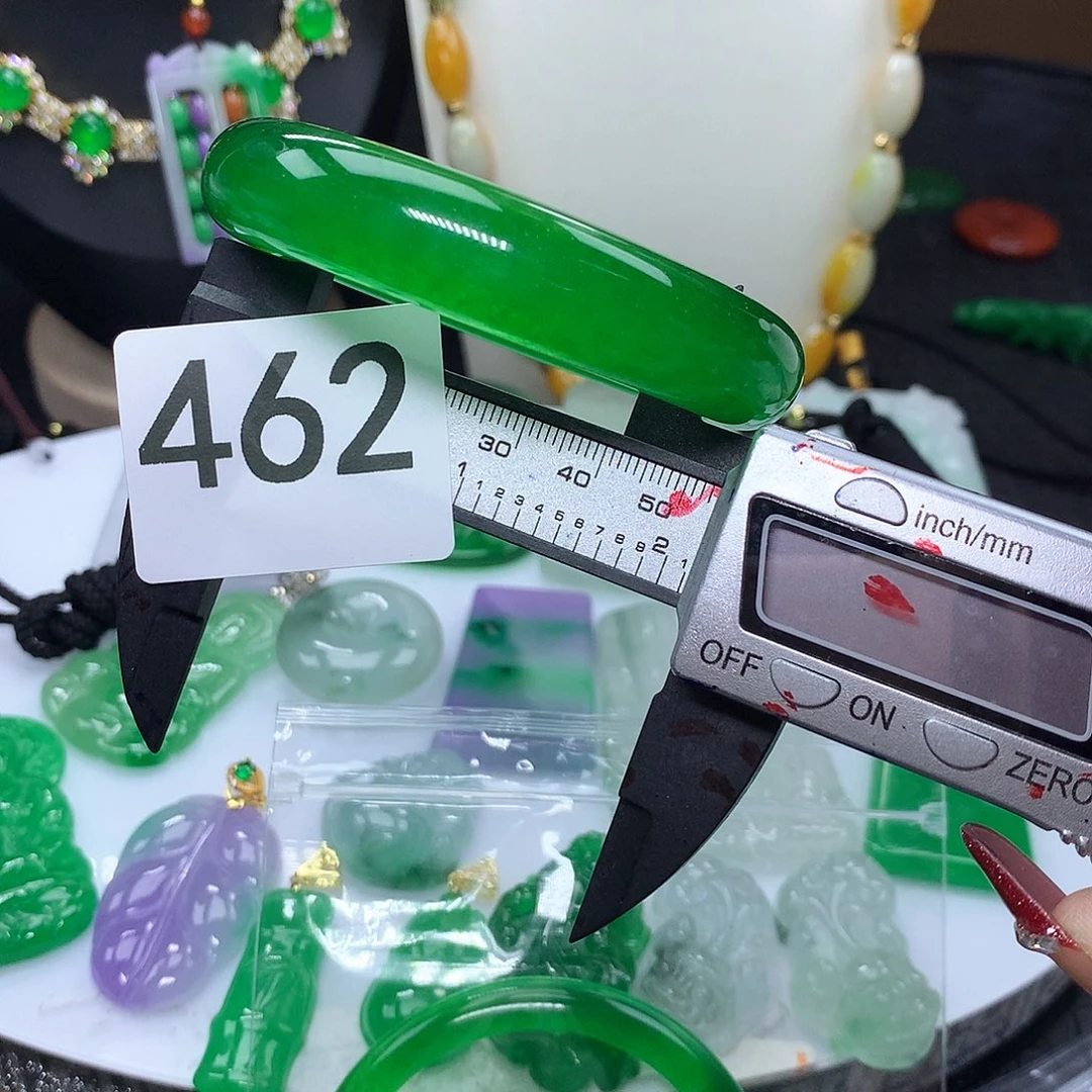 翡翠吊坠(赠链)未镶嵌