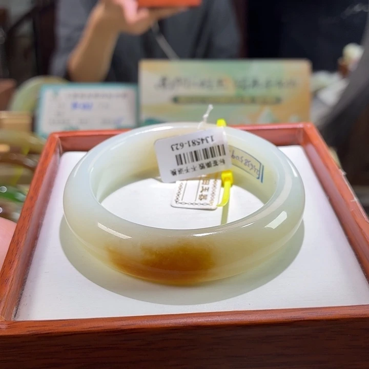一***般未镶嵌手镯和田玉53.7