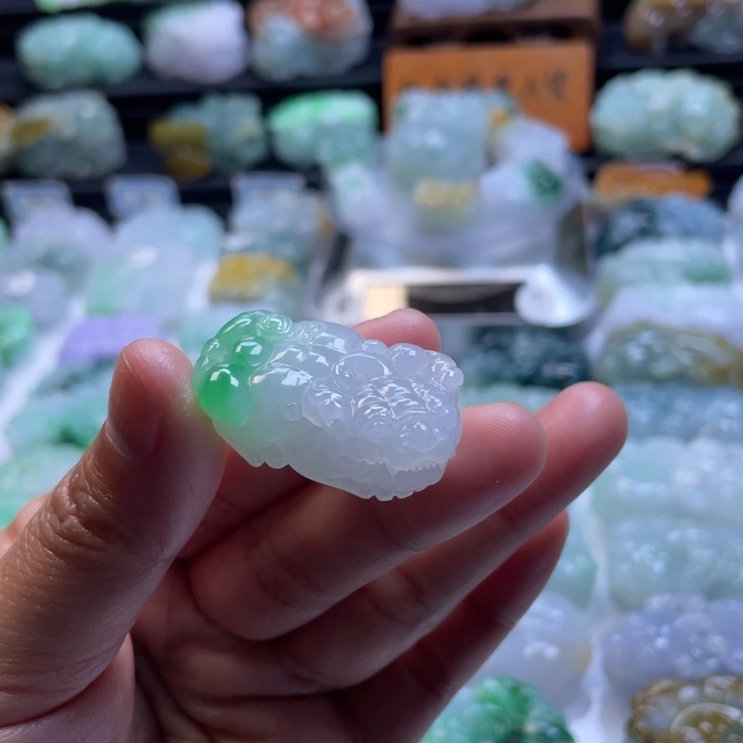 翡翠颈饰未镶嵌貔貅