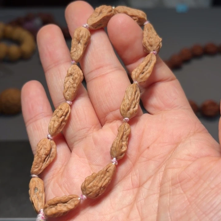 文玩核桃吊坠嵩山异形7482