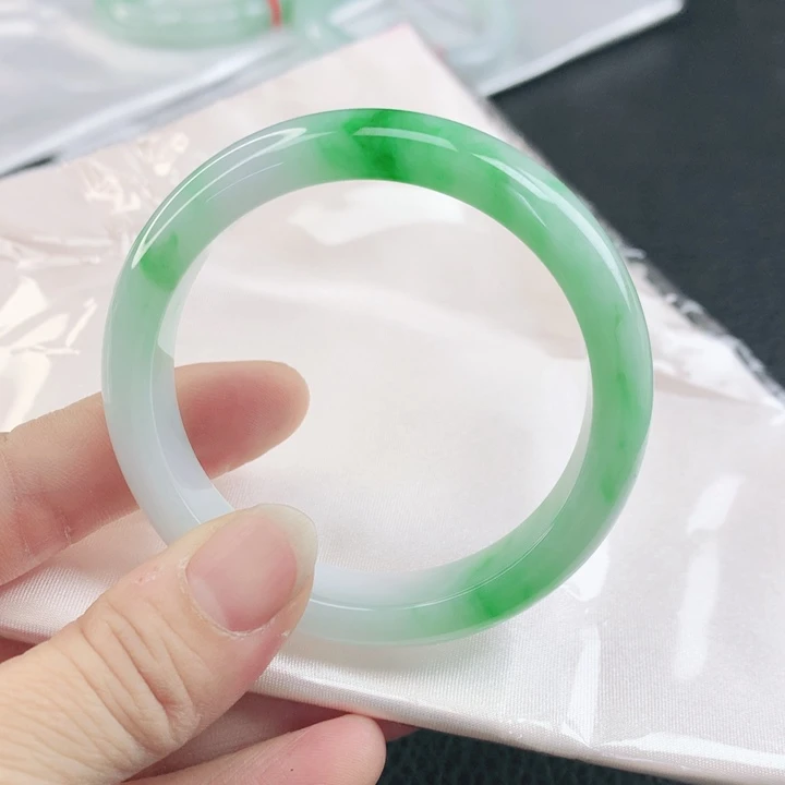 X***Q翡翠未镶嵌手镯53+飘阳绿翡翠手镯