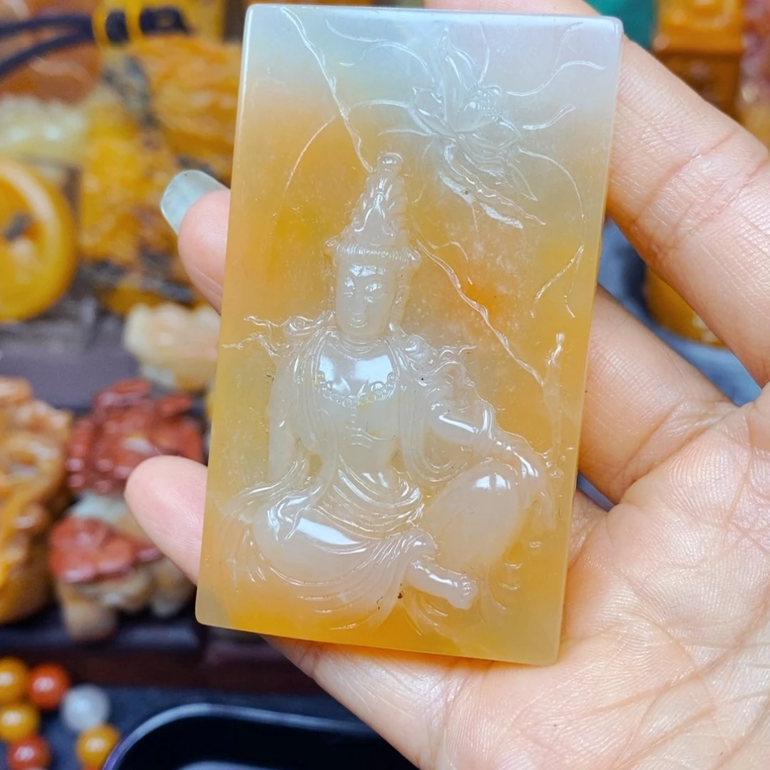 未镶嵌石英质玉（黄龙玉）颈饰