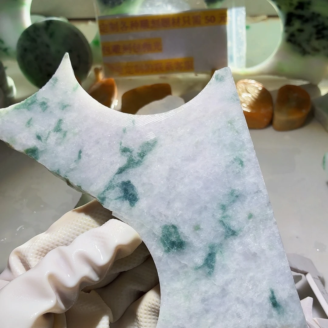 颈饰未镶嵌翡翠边角料