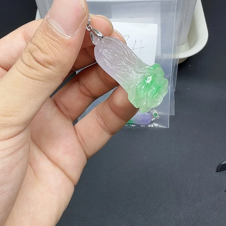 翡翠未镶嵌颈饰35