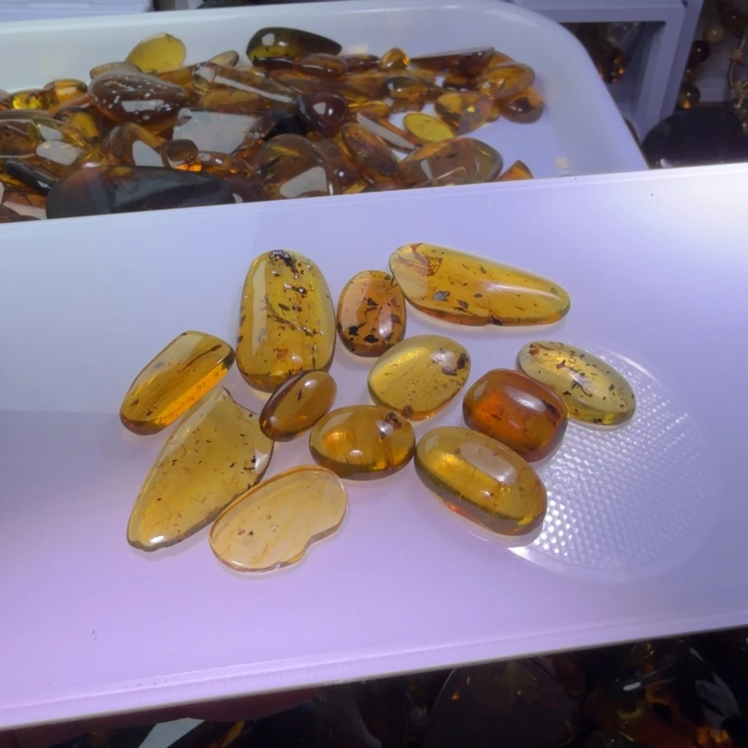 一***️琥珀未镶嵌裸石，，