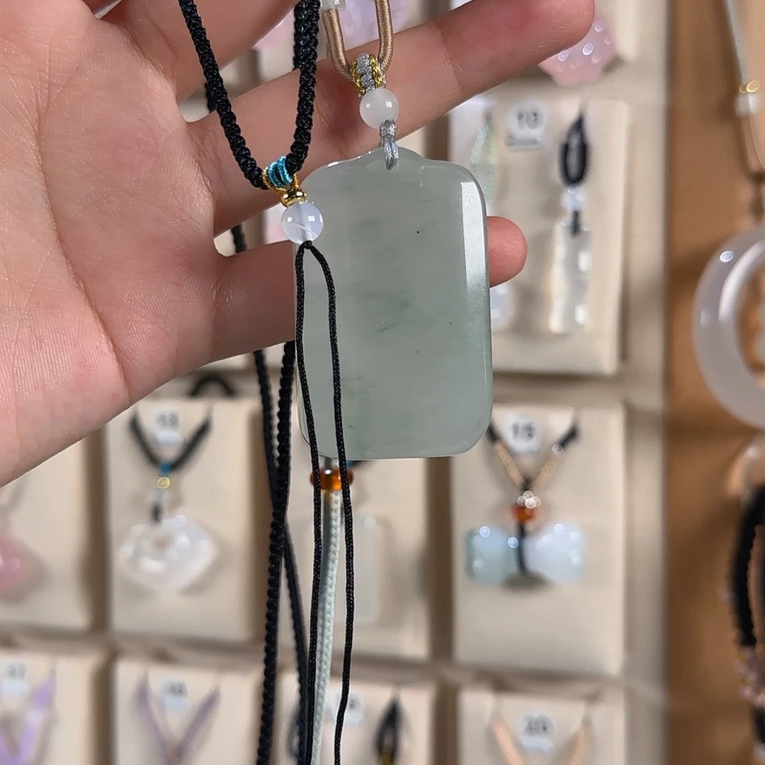 优***贵石英质玉（天山翠）未镶嵌颈饰