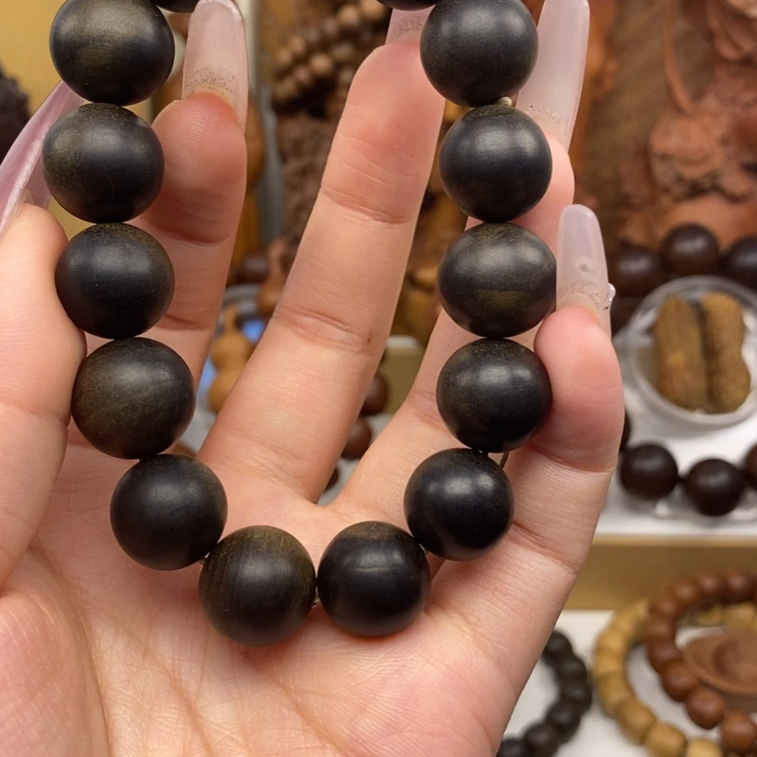 手串/手链檀香木迈索尔老山檀香1.5阴沉奶香，瑕，珠子不太圆