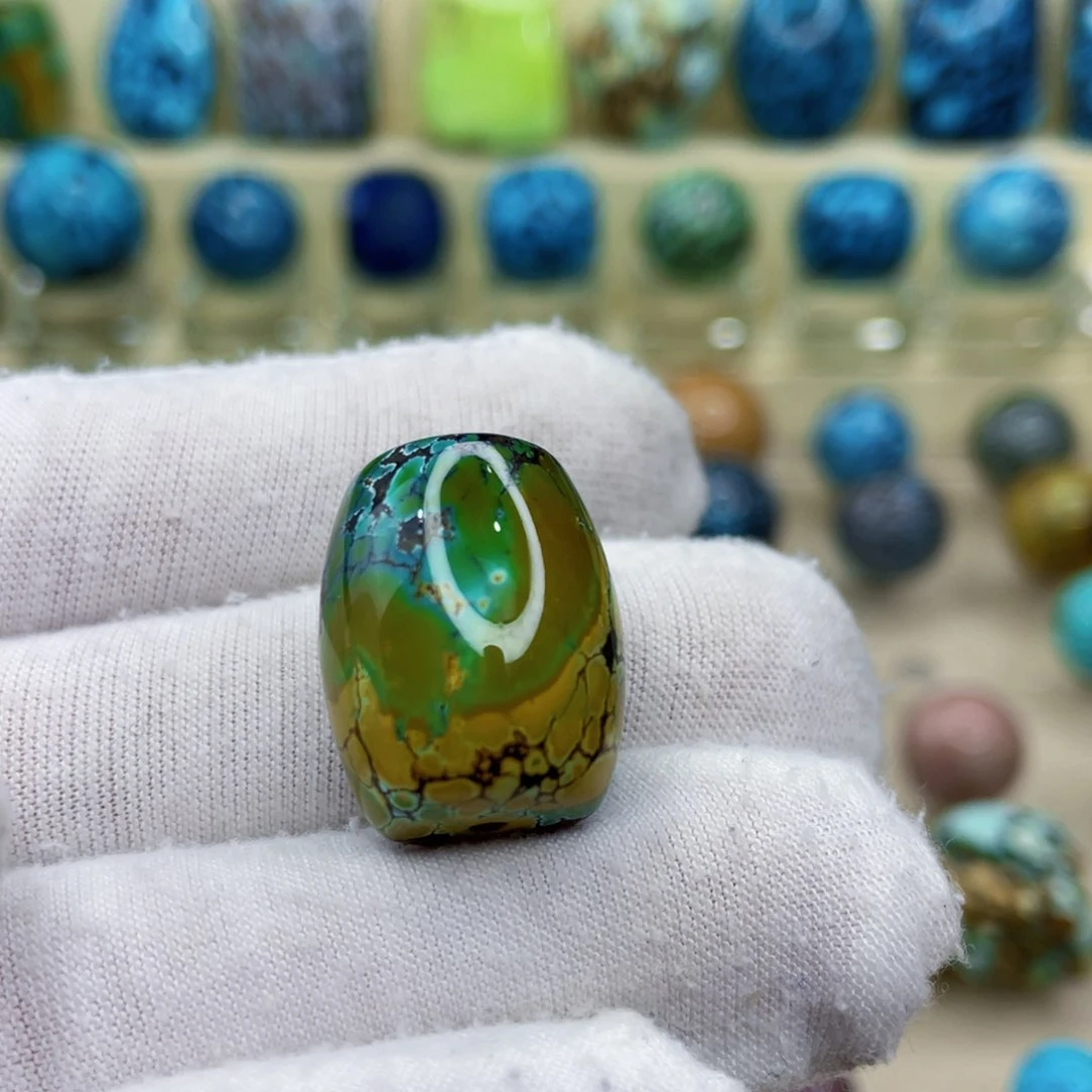 未镶嵌绿松石颈饰