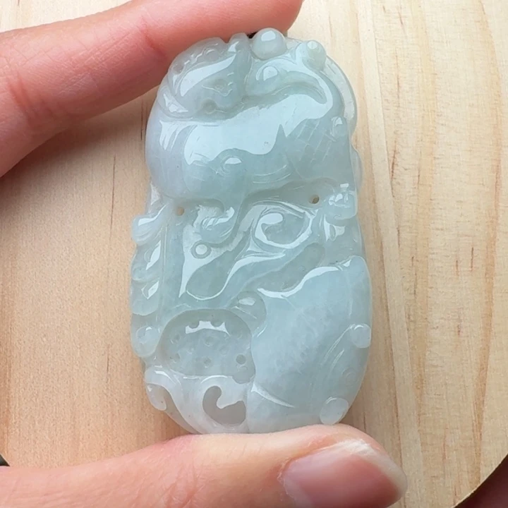 翡翠未镶嵌颈饰貔貅