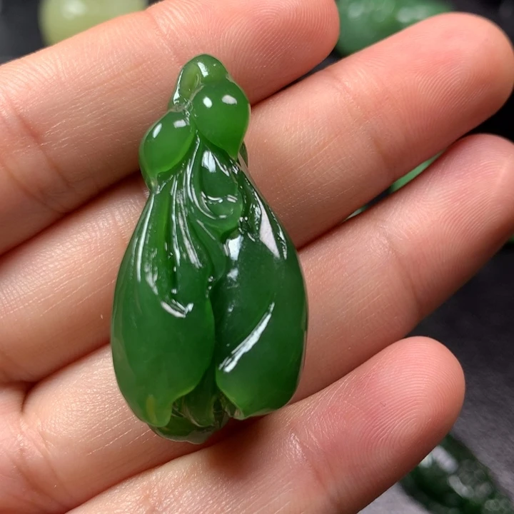 白***鹿和田玉未镶嵌颈饰