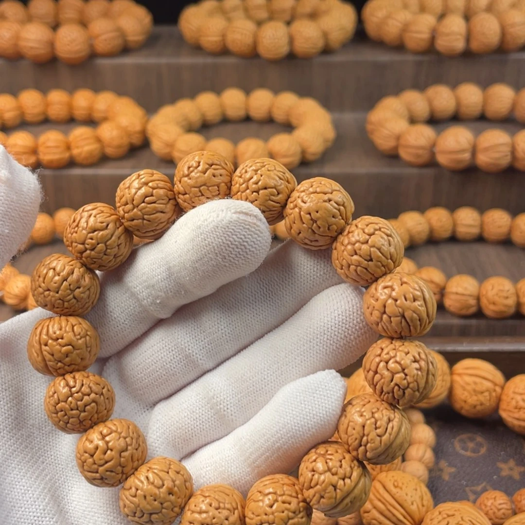 上***厚桃核吊坠铁扇公主