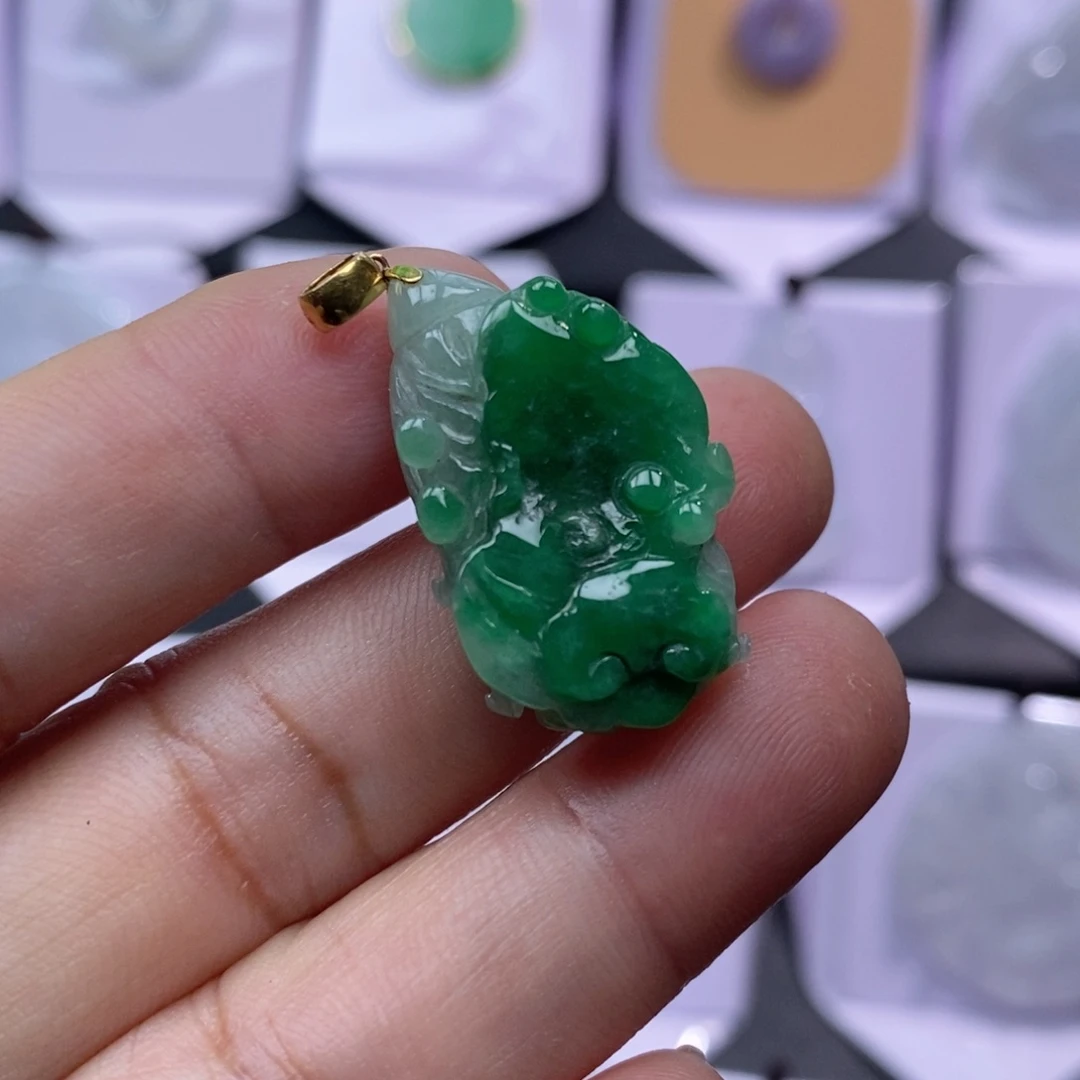 翡翠18K金镶嵌颈饰百菜