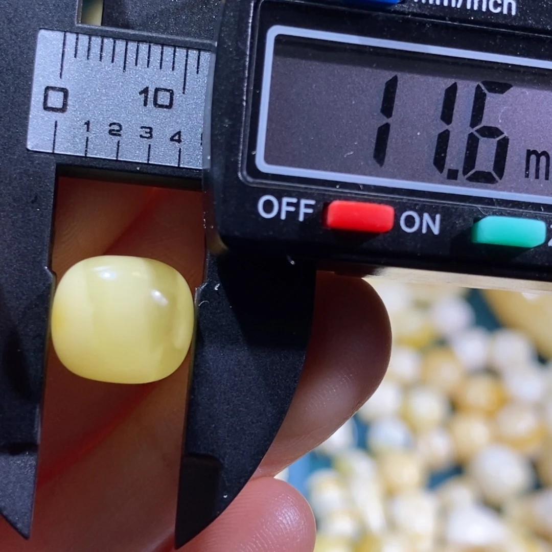 蜜蜡裸石未镶嵌配饰