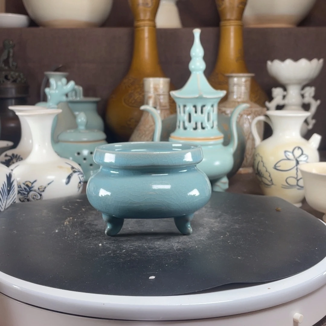 赏品002汝三足炉一个