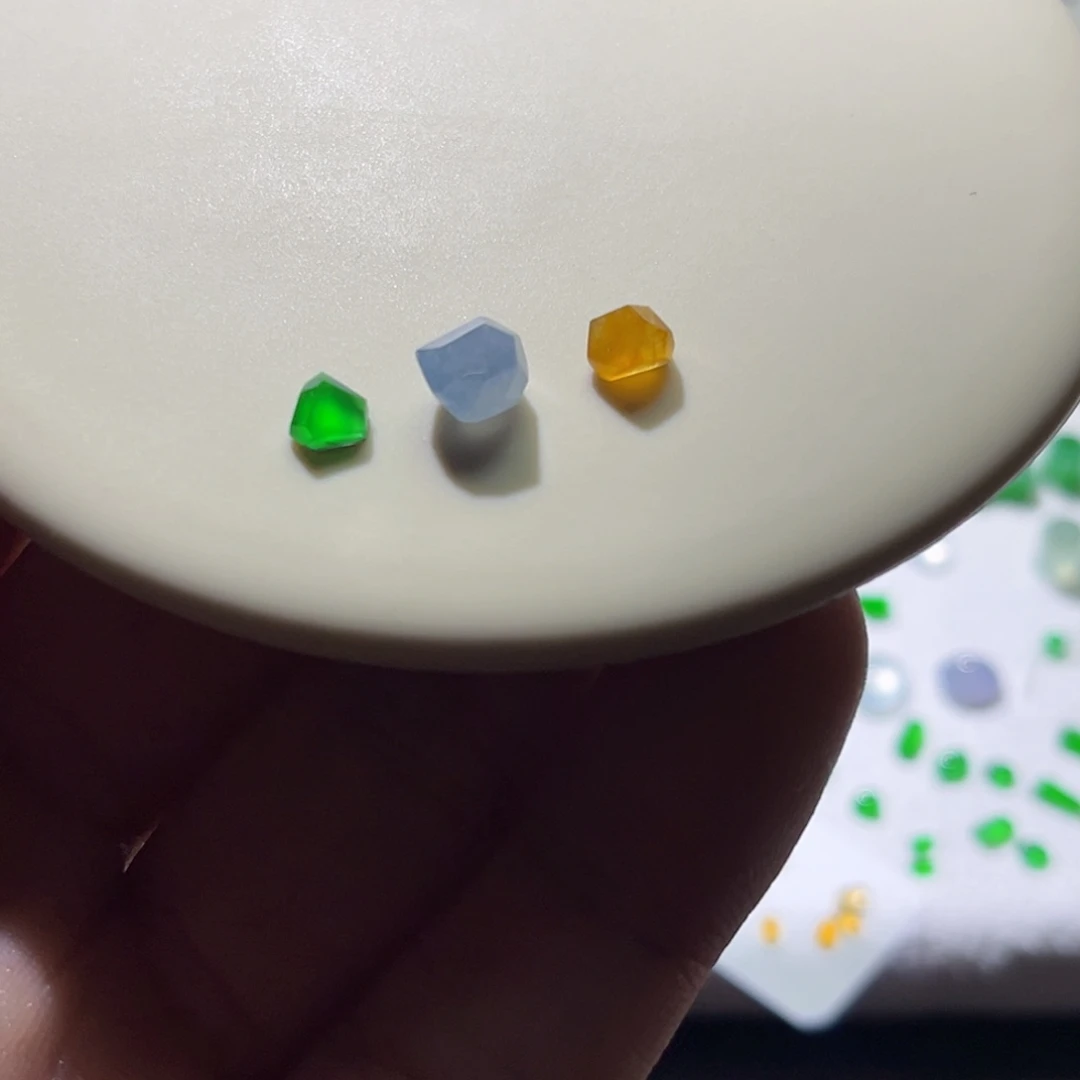 散珠翡翠裸石三颗随型切割