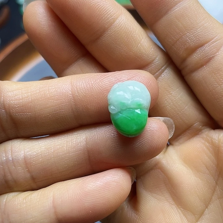 翡翠未镶嵌颈饰您*吗翡翠吊坠