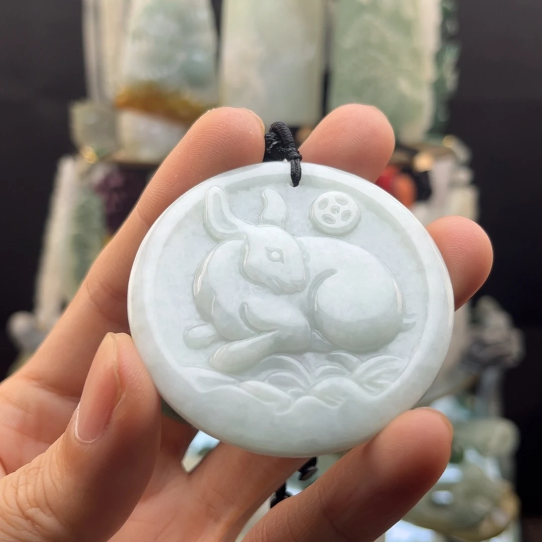 ***s翡翠未镶嵌颈饰兔子