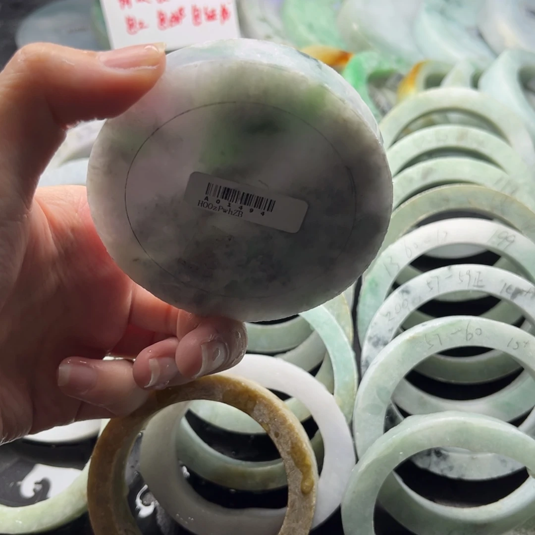 未镶嵌翡翠手镯定制翡翠