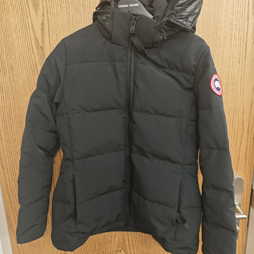 95新 CANADA GOOSE 女士羽绒服黑色xL码/251008YYT8L01