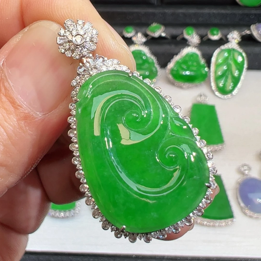 翡翠吊坠(不含链)18K金镶嵌