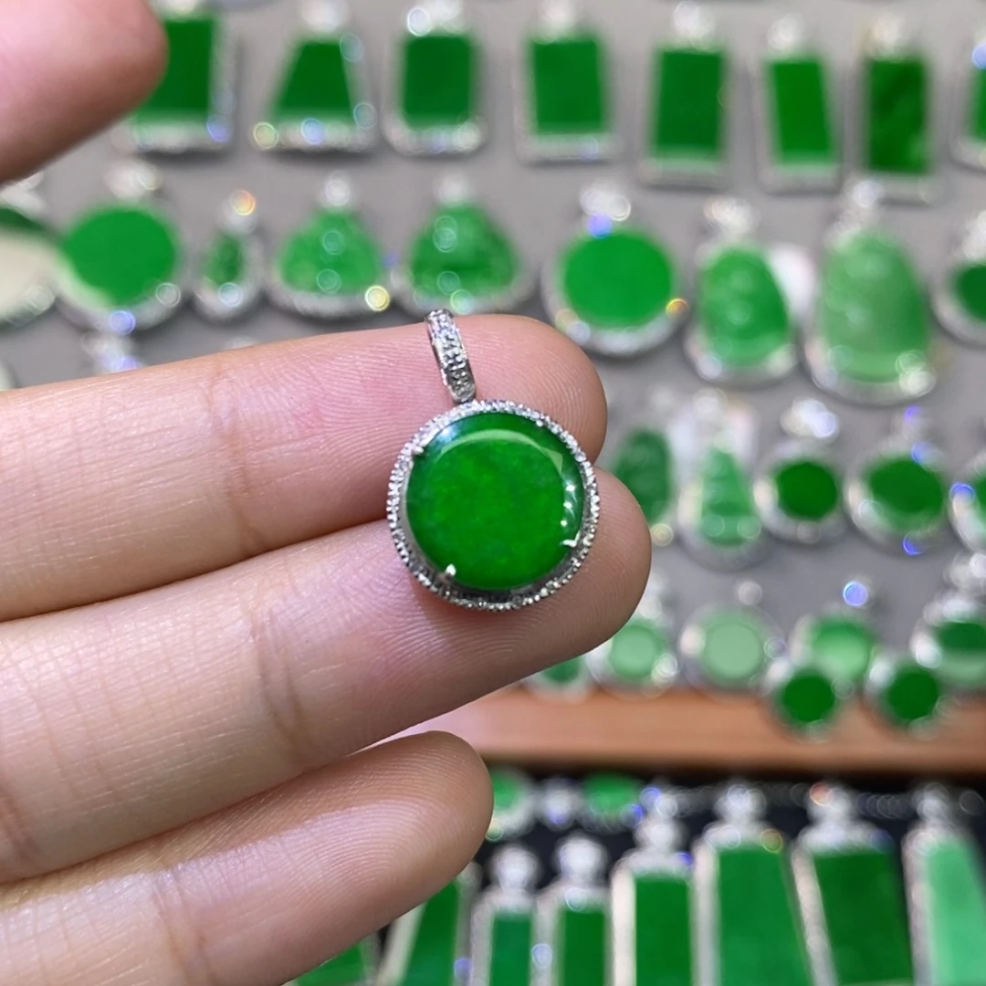 翡翠吊坠(不含链)18K金镶嵌