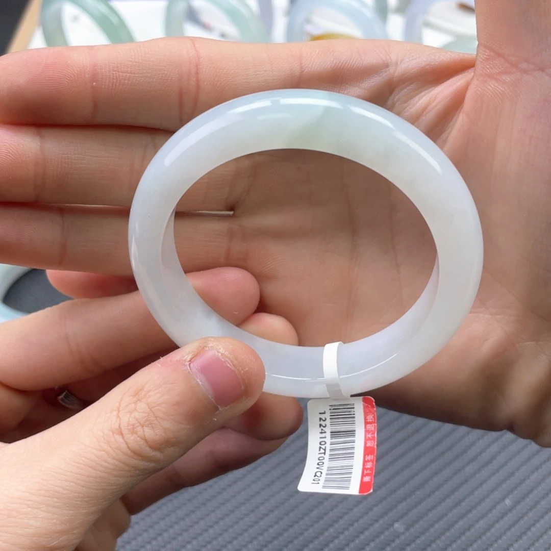 翡翠手镯未镶嵌流*天然缅甸a货翡翠手镯