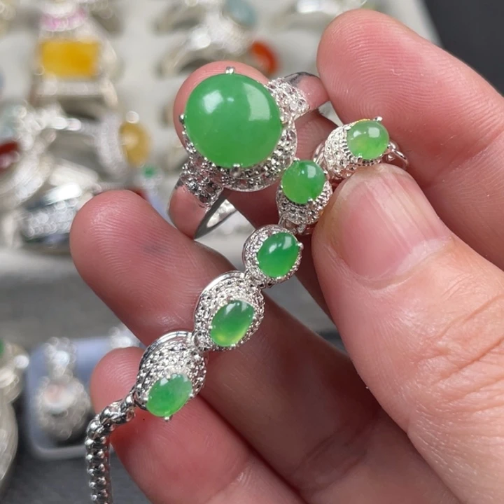 翡翠未镶嵌颈饰缅甸天然翡翠