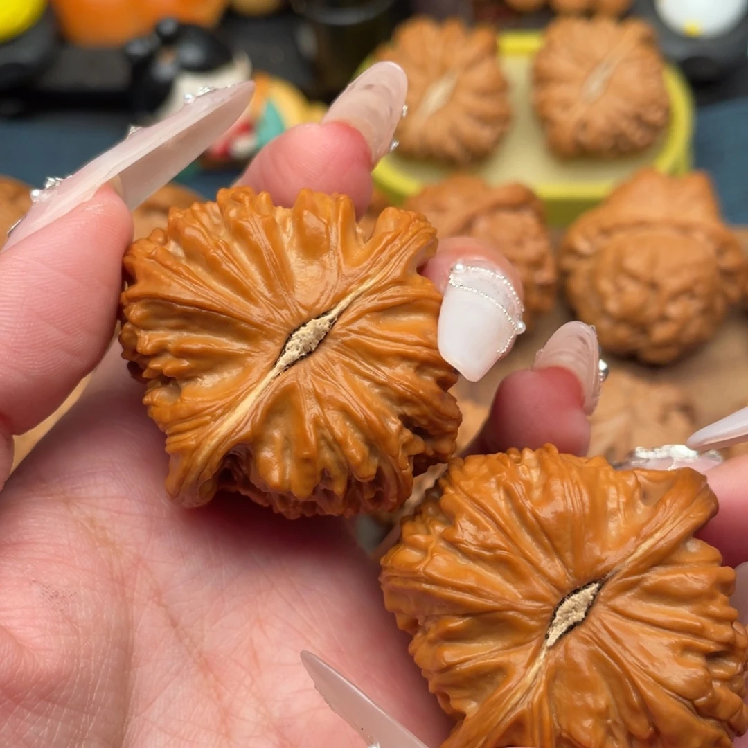 把件文玩核桃全品，精配老树红皮三角白46
