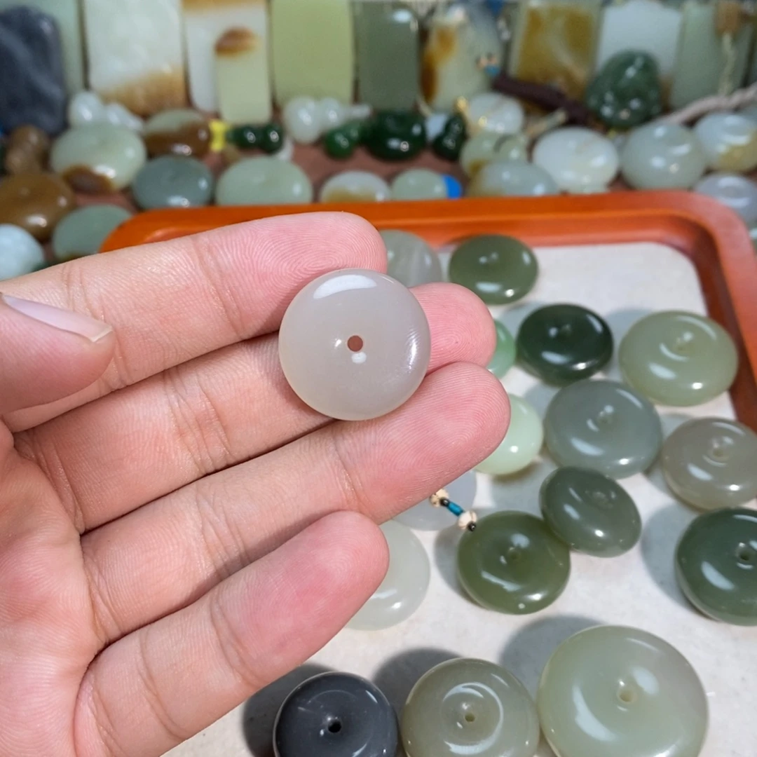 和田玉未镶嵌吊坠(不含链)