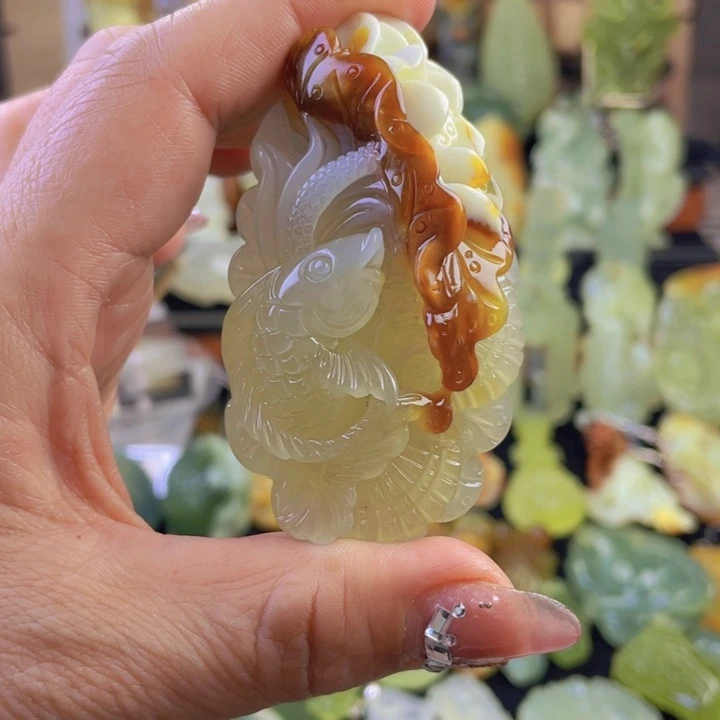 蛇纹石玉颈饰未镶嵌