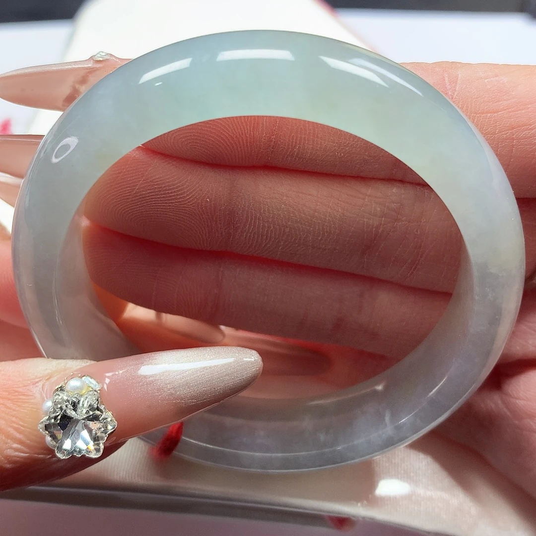 翡翠手镯未镶嵌54圈