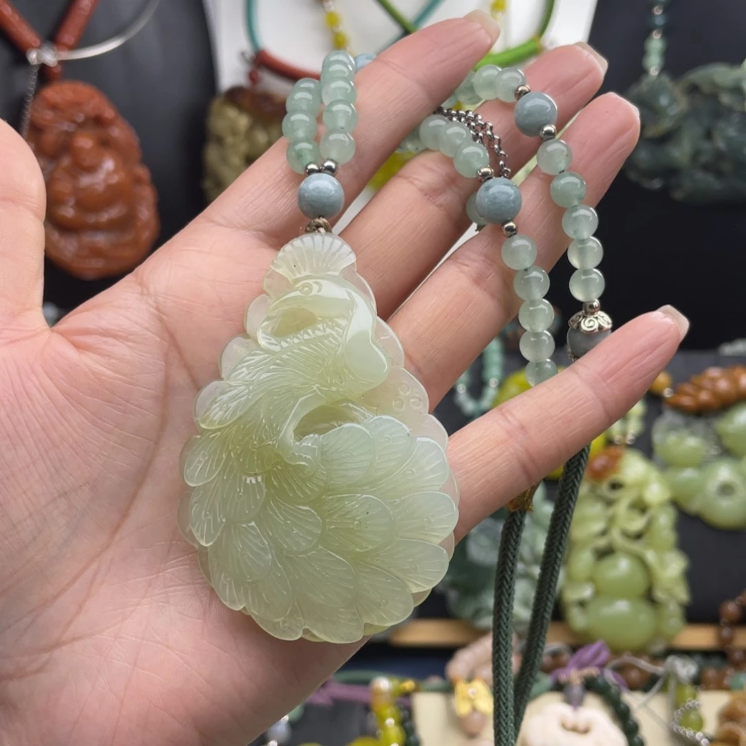 蛇纹石玉未镶嵌颈饰