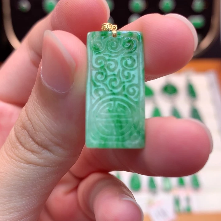 翡翠18K金镶嵌颈饰翡翠