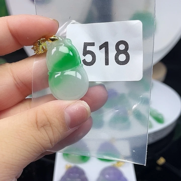翡翠未镶嵌吊坠(赠链)