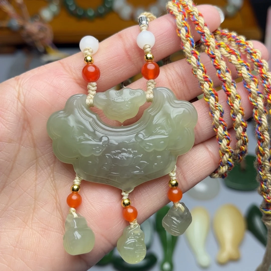 和田玉未镶嵌颈饰