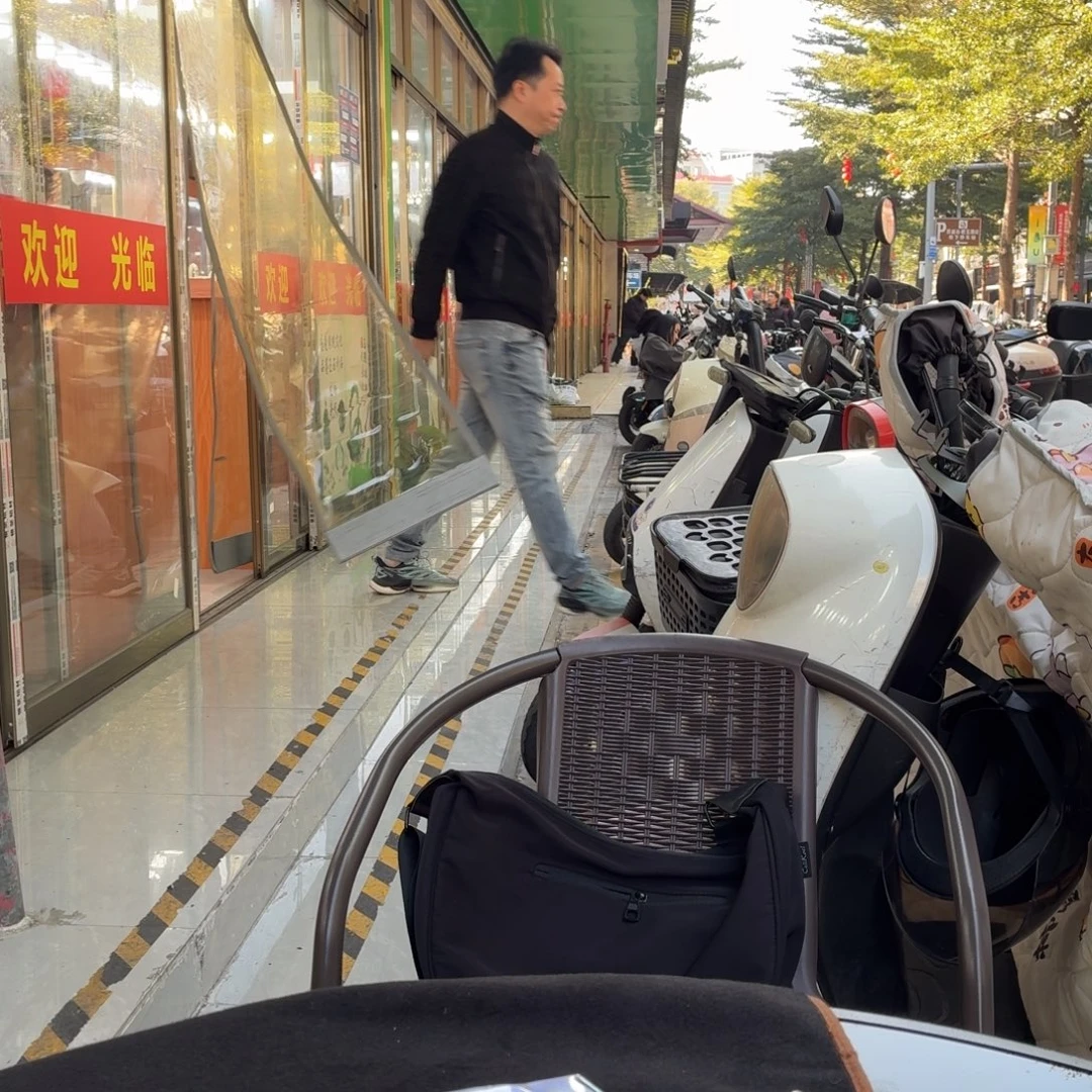 V***t翡翠未镶嵌手镯意向金