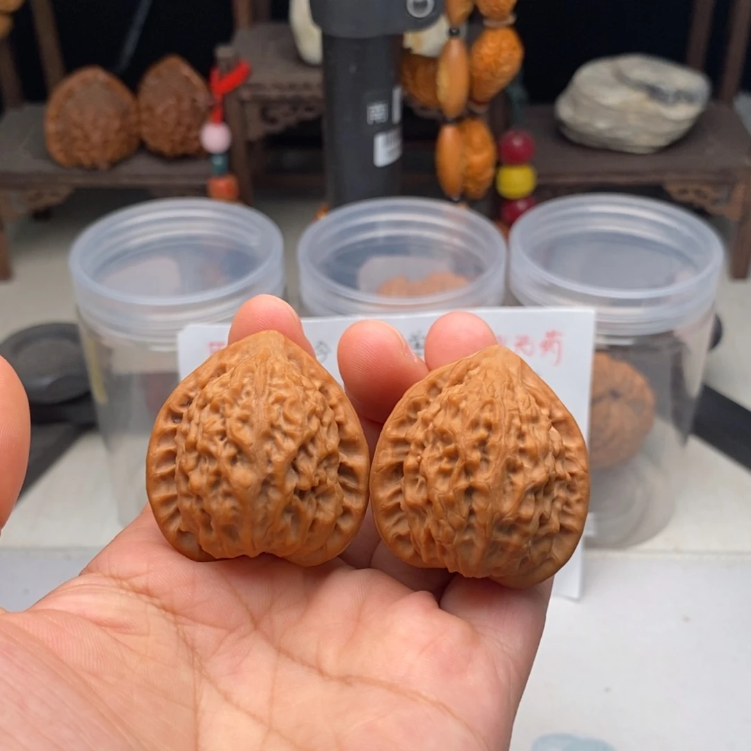 文玩核桃吊坠36金牛