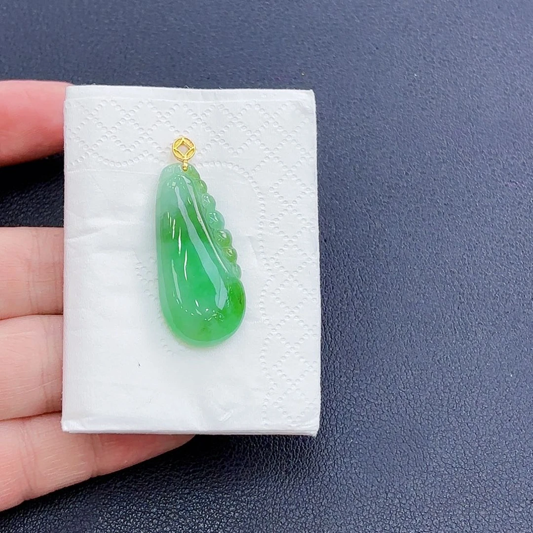 翡翠18K金镶嵌颈饰福瓜吊坠