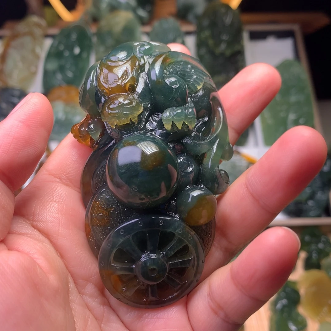 执***玉未镶嵌蛇纹石玉手把件貔貅