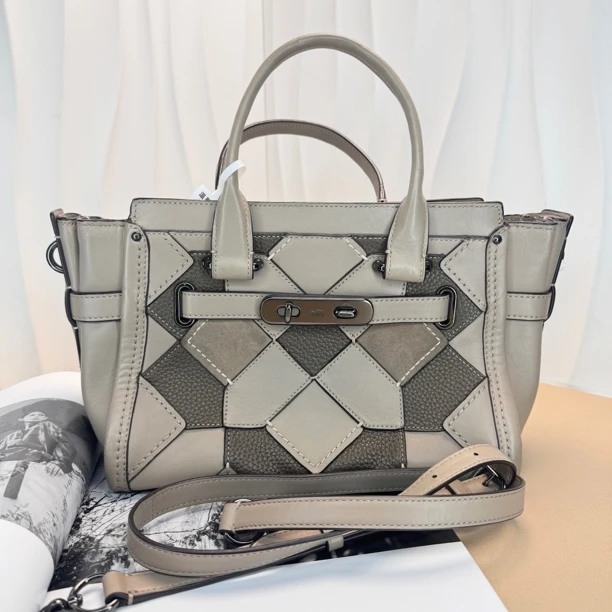 95新 COACH/蔻驰 编织饺子包/8806