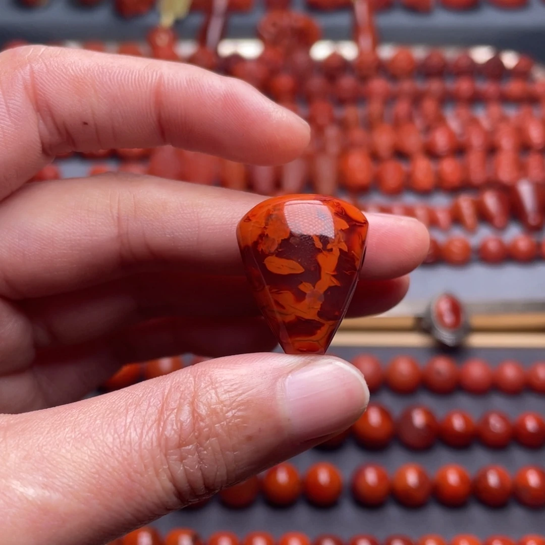 阿***选南红玛瑙未镶嵌其他W对孔19➕原矿瓦西牛血火焰纹三通