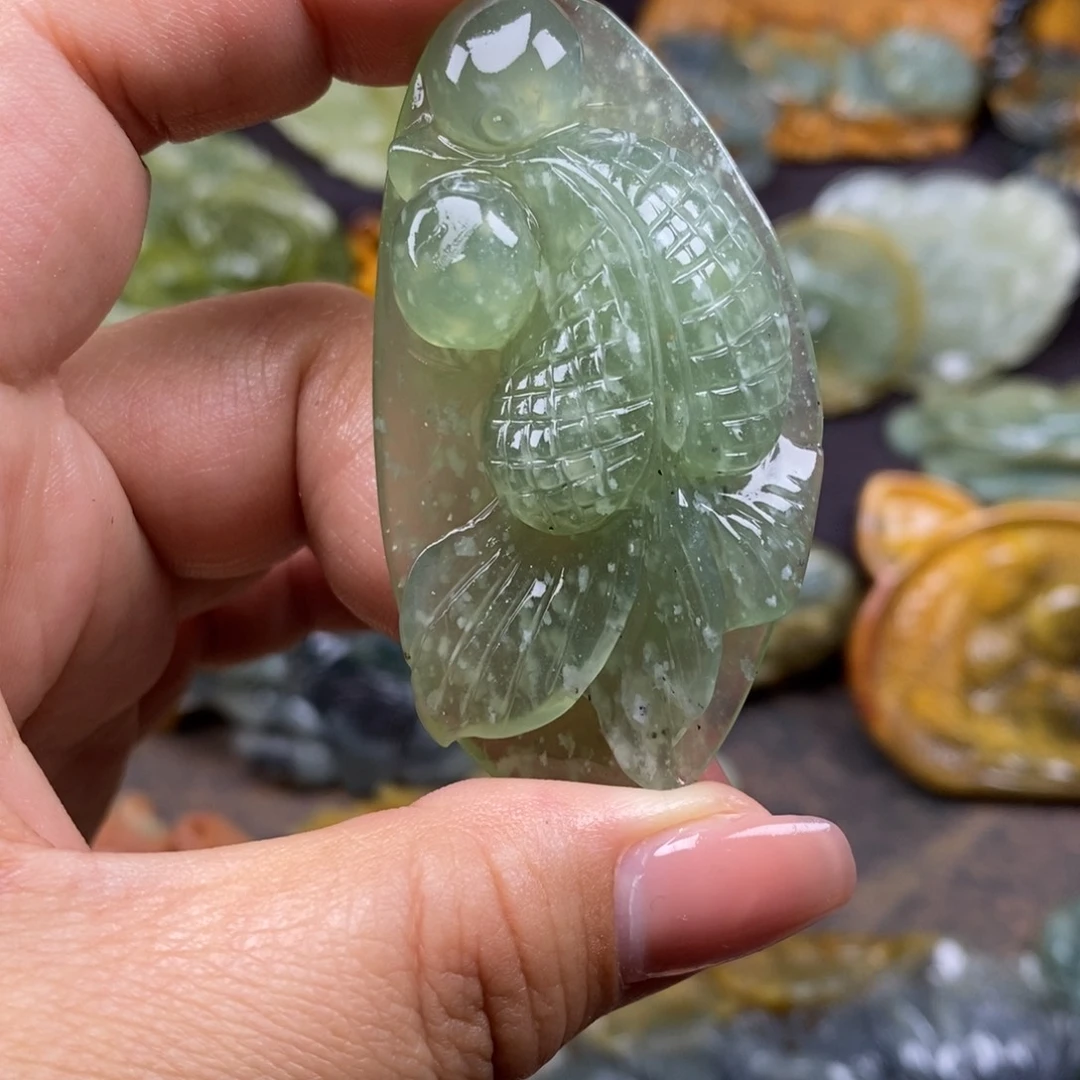 蛇纹石玉颈饰未镶嵌