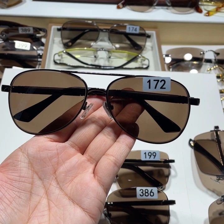 全框茶水晶哈嘛镜。 172