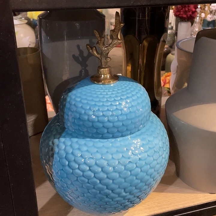 陶瓷花瓶，茶杯茶具。