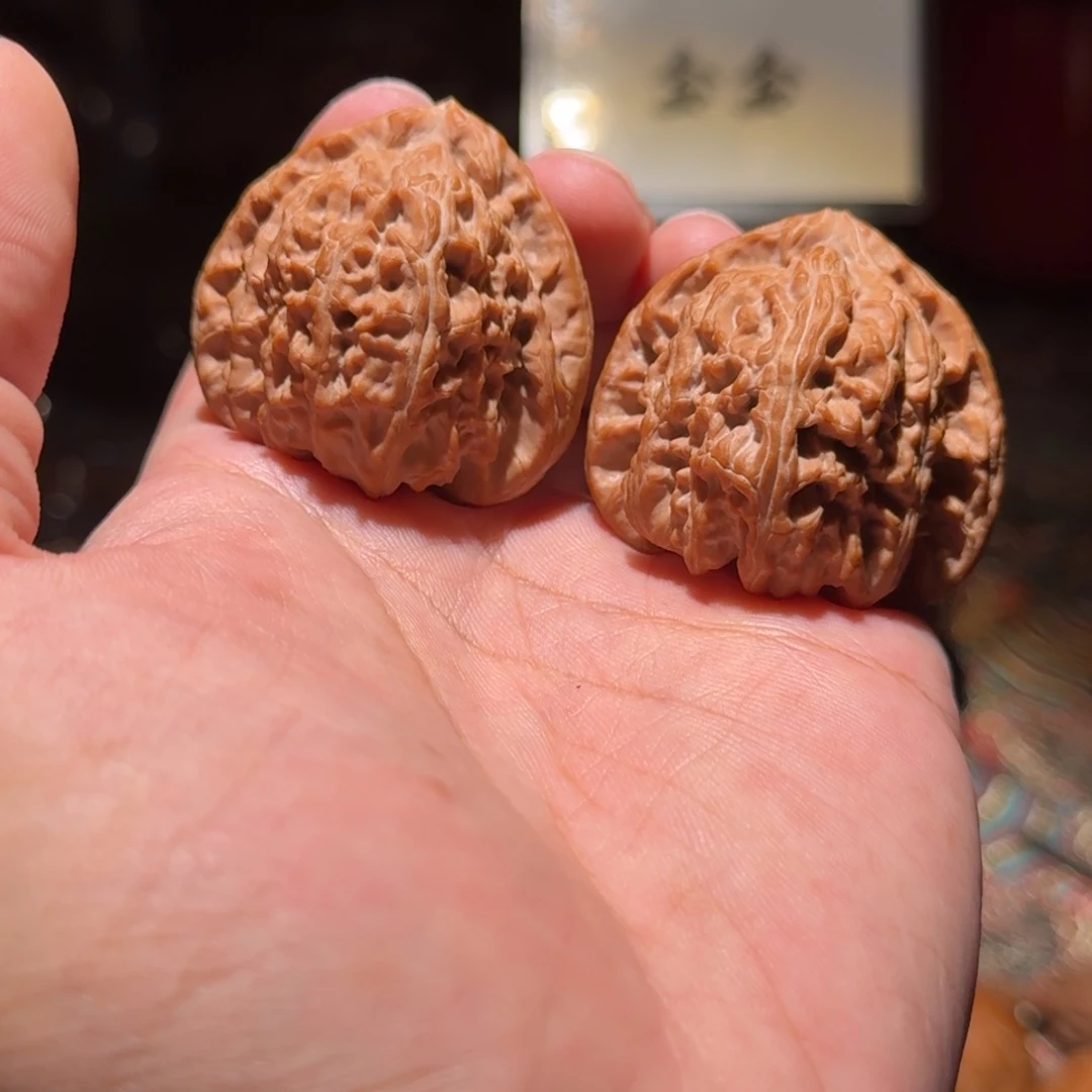 把件核桃700三角白，尺寸42 39 38.5