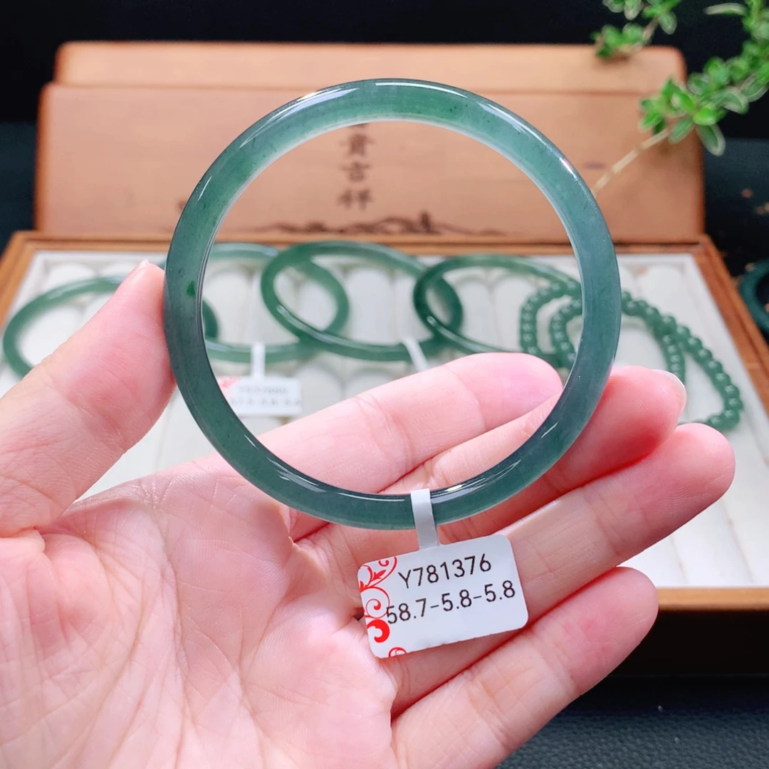翡翠手镯（圆镯）未镶嵌