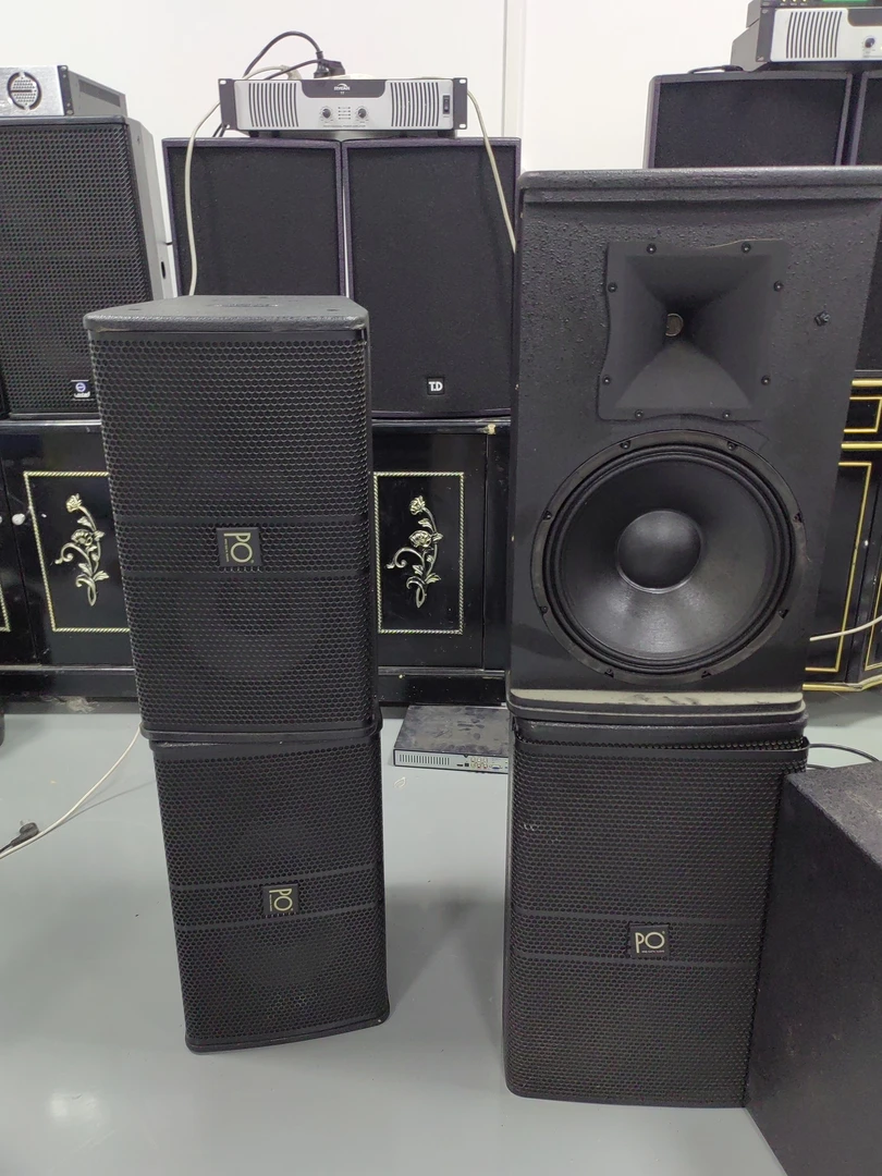 9新  12寸po一对+10寸一对，两台功放➕一台效果器