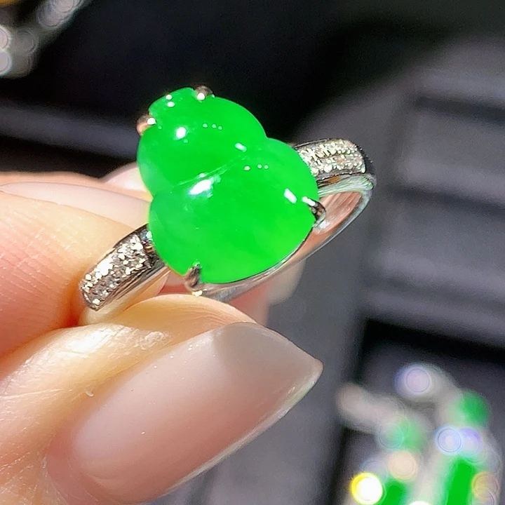 翡翠18K金镶嵌戒指