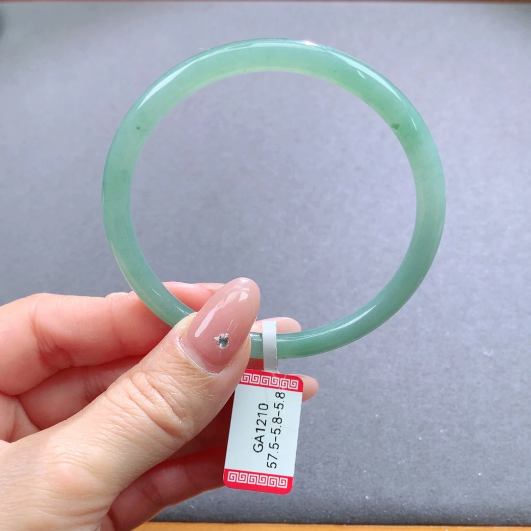 翡翠手镯未镶嵌天然翡翠手镯叮当镯